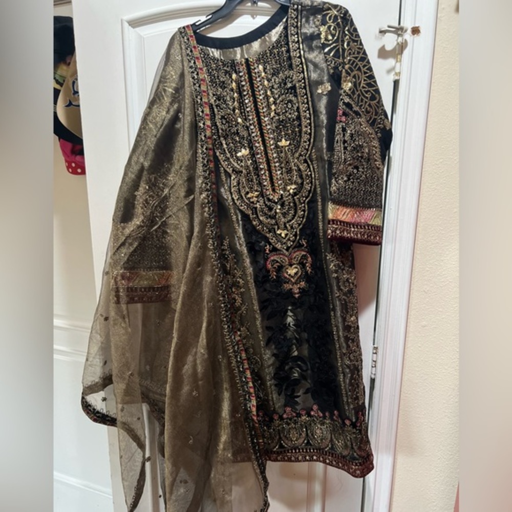 Beautiful brand new Pakistani/Indian dress. - Picture 3 of 13